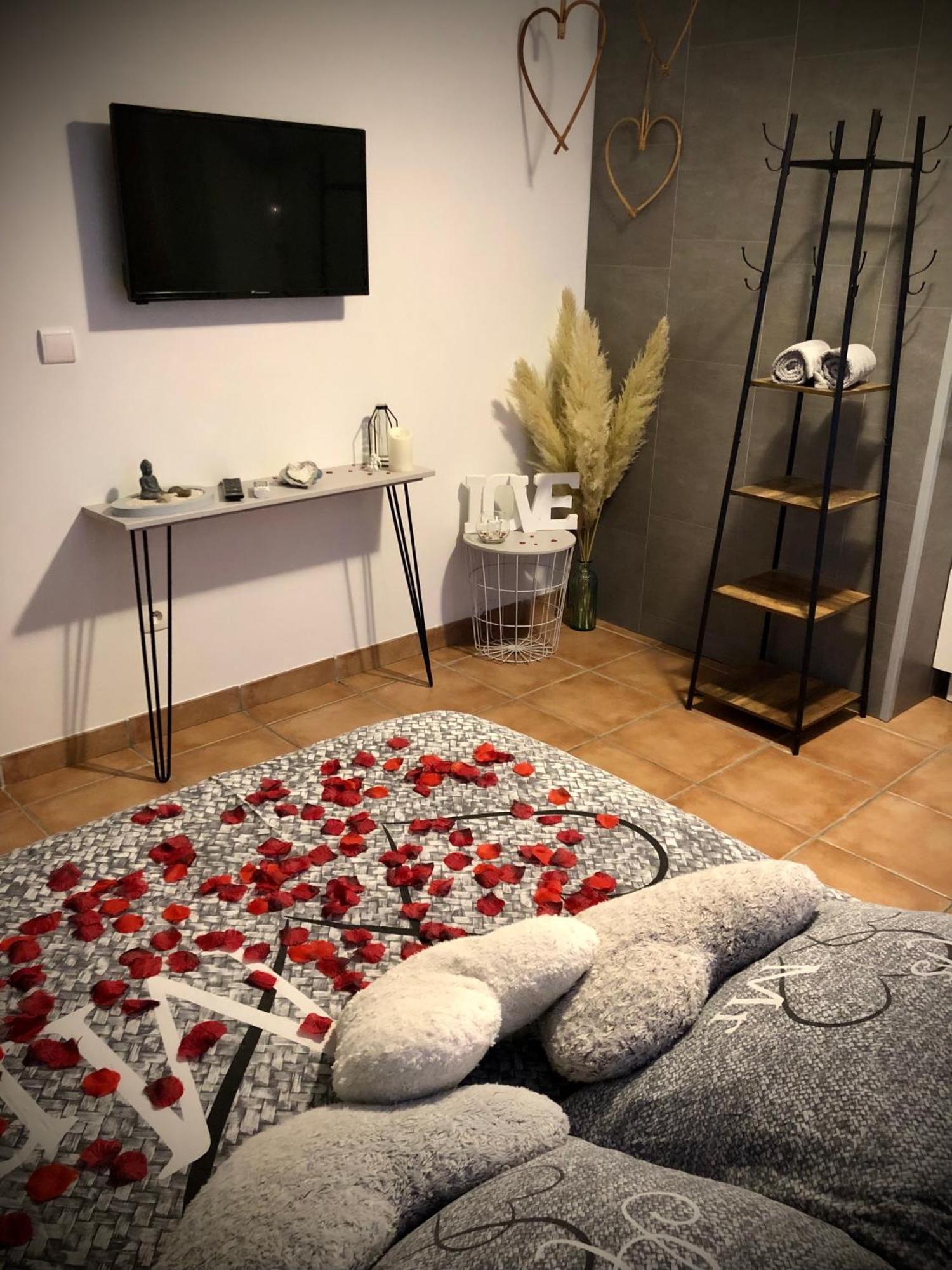 Une Pause Douceur - Suite Orchidee Eyguieres Экстерьер фото
